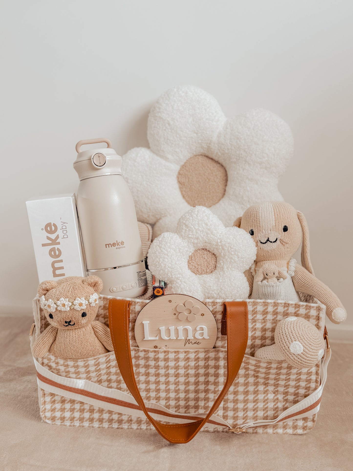 White latte Daisy collection