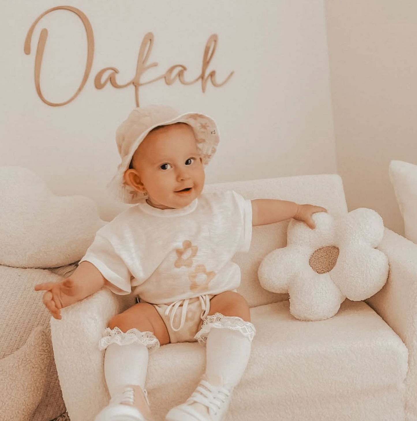 White latte Daisy collection