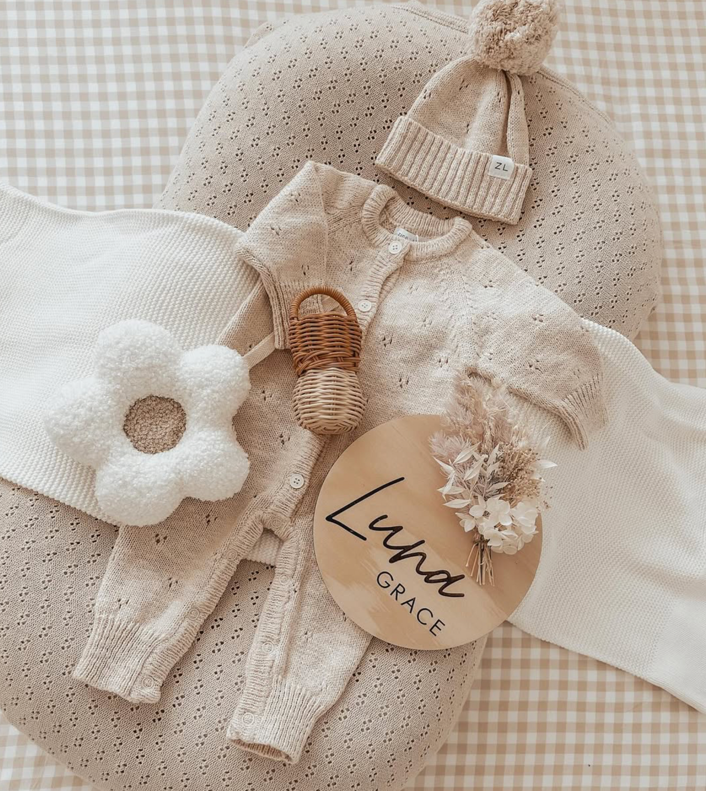 White latte Daisy collection